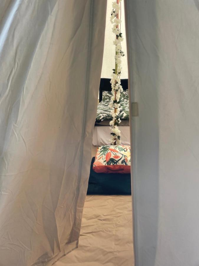 Luxury Glamping At The Riverside Hotel Скегнес Екстериор снимка
